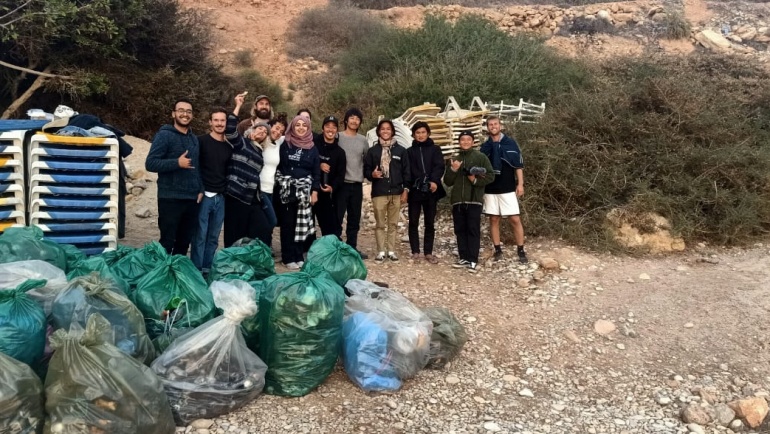 350 kilos de déchets collectés en une heure sur la plage « H Point » à Taghazout !